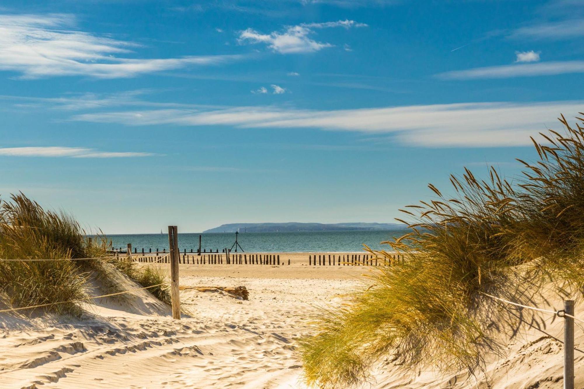 Spacious Home For 8 In Witterings - Walk To Beach East Wittering Exteriör bild