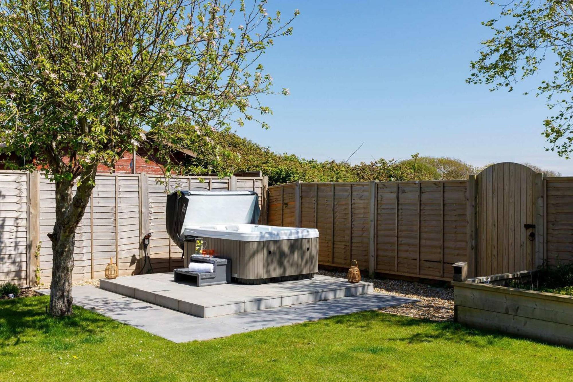 Spacious Home For 8 In Witterings - Walk To Beach East Wittering Exteriör bild