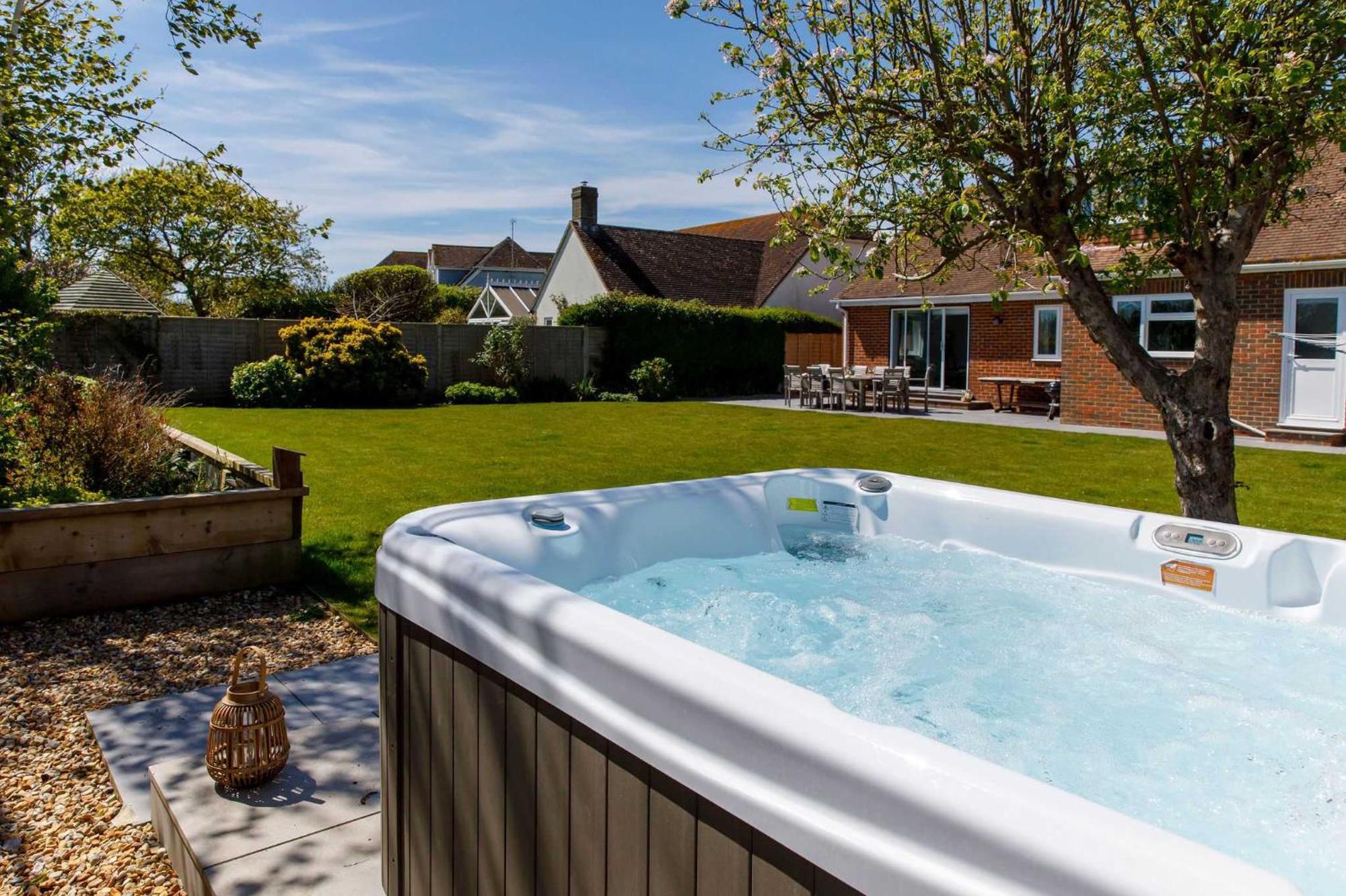 Spacious Home For 8 In Witterings - Walk To Beach East Wittering Exteriör bild